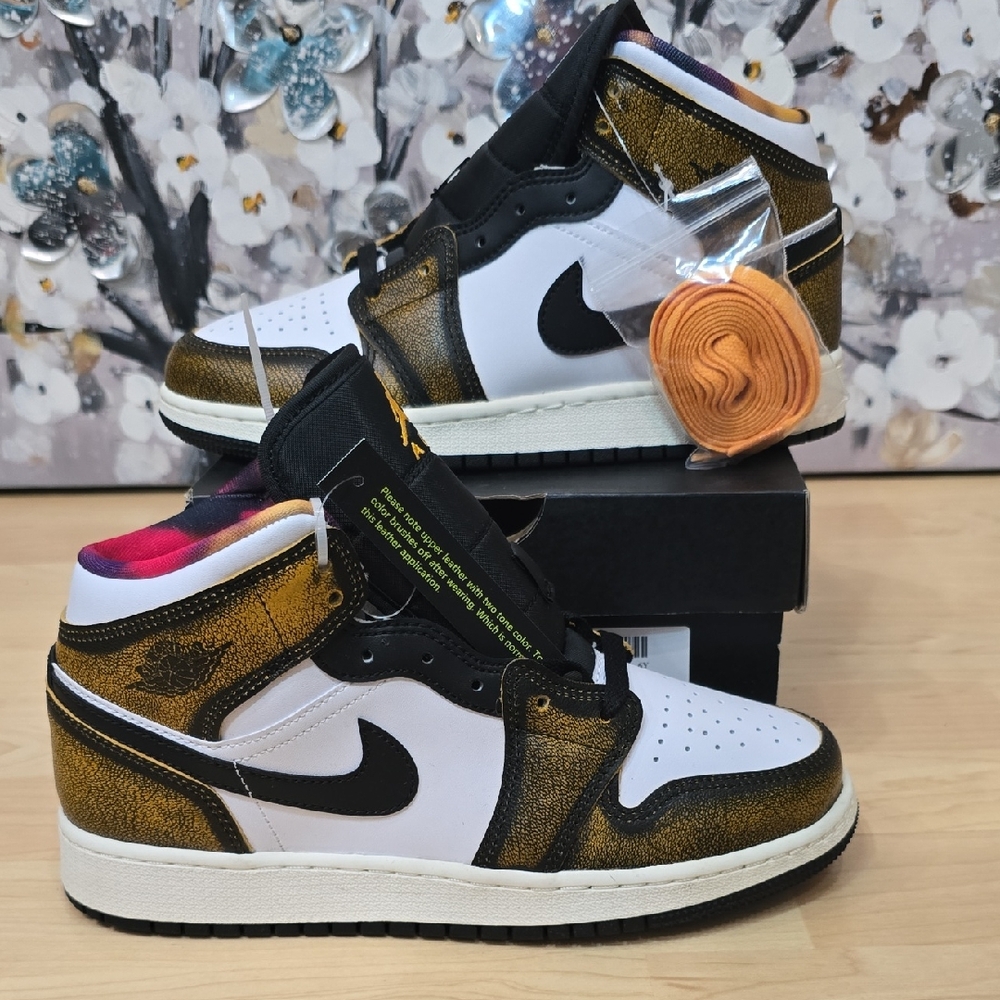NWT Air Jordan 1 Mind SE Black/Taxi White-sail Size 6 Youth